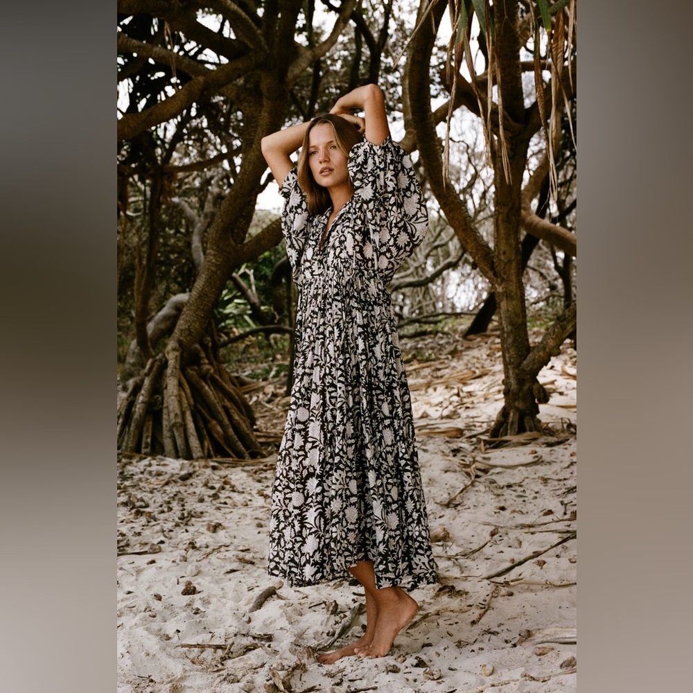 Kyra Midi Dress in pepper